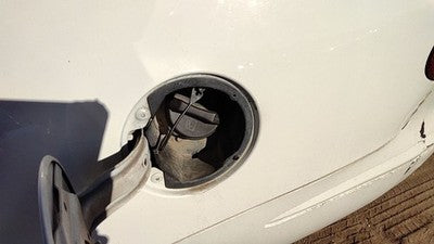 2005-2009 Buick Lacrosse Fuel Filler Neck Assembly With Gas Cap Oem 10323502