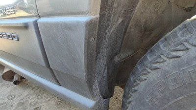 2001-2003 Jeep Grand Cherokee Passenger Right Moulding From Fender Trim Strip