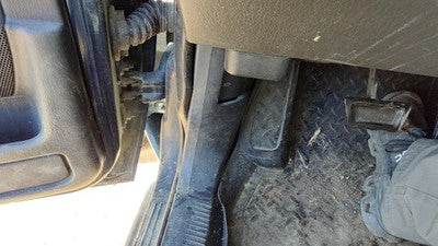 2004 Jeep Grand Cherokee Driver Left Lower Kick Trim Panel Oem Gray Dv