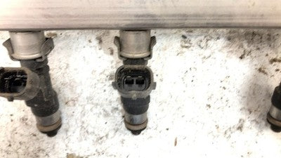 2004 05 Vw Beetle Complete Fuel Rail With Injectors Set Loaded Oem 2.0L Bev