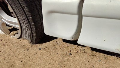 2007 Chevy Uplander Passenger Right Rear Moulding On Quarter Panel Oem White 50U
