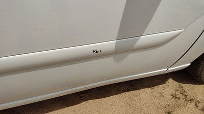 00-07 Station Wagon Passenger Right Front Moulding From Door Trim Strip White Yz