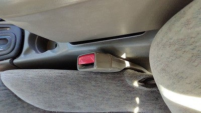 2000-2005 Chevy Malibu Driver Left Front Seat Belt Buckle Receiver Oem 92d Gray