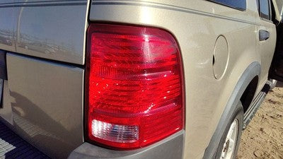 2002-2005 Ford Explorer Passenger Right Tail Light Brake Lamp Oem Rear