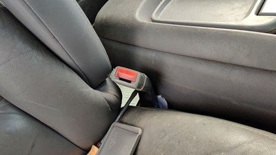 1999 Chevy Suburban Passenger Right Front Seat Belt Buckle Receiver Oem Gray 132