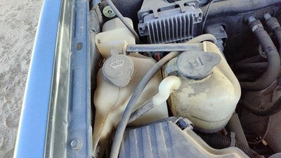 2004-2012 Gmc Canyon Windshield Washer Fluid Reservoir With Pump Oem Wiper Tank