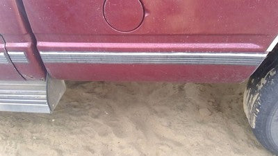 1988 Gmc Sierra 2500 Driver Left Rear Moulding On Quarter Panel Oem Front Box