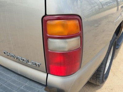 2000-2003 Chevy Suburban Passenger Right Tail Light Brake Lamp Oem Rear 19168991