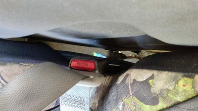 04-07 Nissan Titan Passenger Right Front Seat Belt Buckle Receiver W Graphite