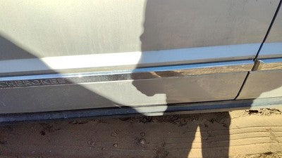 05-10 Jeep Grand Cherokee Driver Left Front Moulding From Door Oem Trim Strip