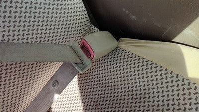 05 New Style Malibu Passenger Right Front Seat Belt Buckle Receiver Neutral 52E