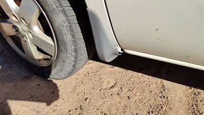 2007 Dodge Caravan Driver Left Moulding From Fender Oem Trim Strip White Pw1