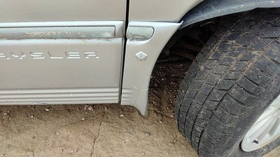 96-00 Town & Country Passenger Right Moulding From Fender Trim Strip Silver