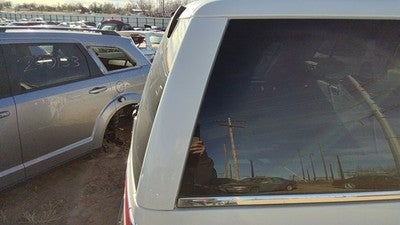 08 Navigator Passenger Right Rear Corner Moulding On Quarter Panel Pv White