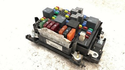 2000-2002 Sierra 2500 Hd Engine Fuse Box Power Distribution Panel Oem 8.1L