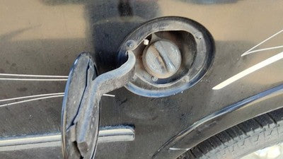 1997-1998 Ford F150 Fuel Filler Neck Assembly With Gas Cap Oem F75z9034la