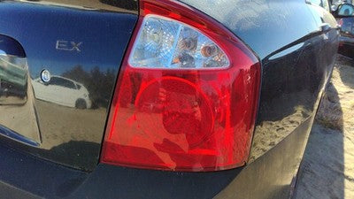 2004-2006 Kia Spectra Passenger Right Tail Light Brake Lamp Rear Crack 4 Door