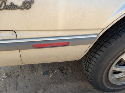 1986 Olds 88 Passenger Right Rear Moulding On Quarter Panel Oem Silver