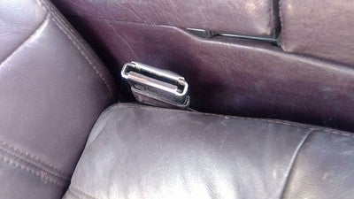 93 Cadillac Fleetwood Passenger Right Front Seat Belt Buckle Receiver Maroon
