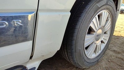 07-17 Navigator Passenger Right Moulding From Fender Trim Pv White Chocolate