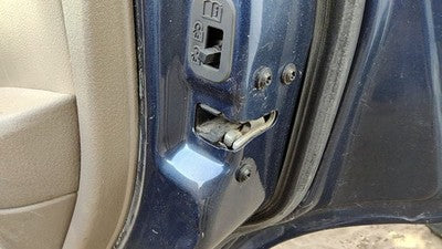 2002-2005 Ford Explorer Passenger Right Rear Door Latch With Rods/Cables Back