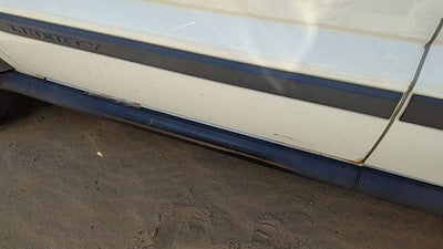 2005 Jeep Liberty Driver Left Front Moulding From Door Oem Trim Strip