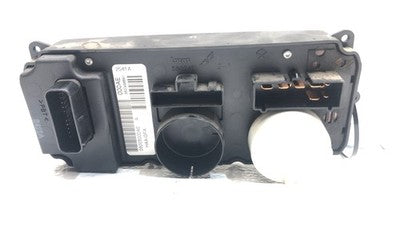 2001-2002 Dodge Caravan Temperature Control Module In Dash Heater Ac Head Unit