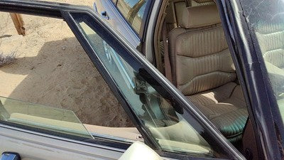 91-96 Park Ave Ultra Passenger Right Front Vent Window Small Door Glass Wh Frame