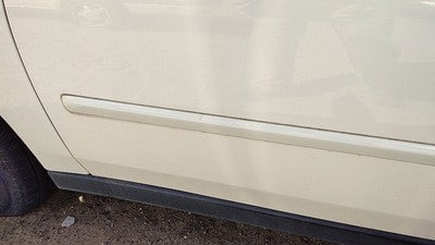 04-08 New Style Malibu Driver Left Front Moulding From Door Trim White 40U