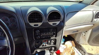 2005-2009 Gmc Envoy Trim Bezel Around Radio Surround Dash Panel Oem 15141385