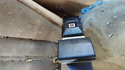 1985 Pontiac Sunbird Driver Left Front Seat Belt Buckle Receiver Oem