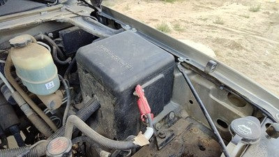 2000-2002 Sierra 2500 Hd Engine Fuse Box Power Distribution Panel Oem 8.1L