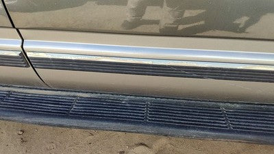 1992-1999 Chevy Suburban Passenger Right Front Moulding From Door Oem Trim Strip