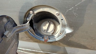 1999-2003 Gmc Sierra 2500 Fuel Filler Neck Assembly With Gas Cap Oem 6.0L