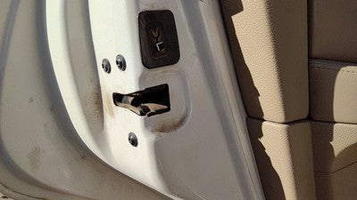 2007-2017 Lincoln Navigator Driver Left Rear Door Latch With Rods/Cables Back