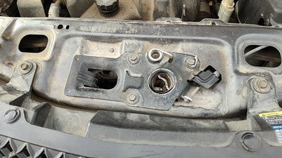 2007-2009 Chevy Equinox Hood Latch Assembly With Bracket Oem 89025456