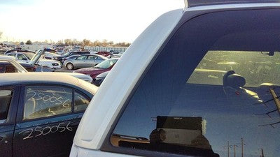 01 Suburban Passenger Right Rear Moulding On Quarter Panel 50U Summit White