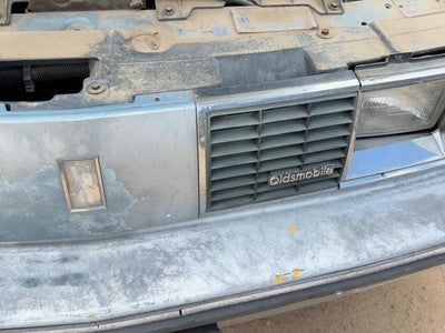 1986 Olds 88 Front Grille Assembly Oem Blue 25528288