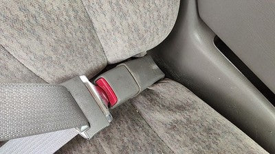 00-05 Chevy Malibu Passenger Right Front Seat Belt Buckle Receiver Oem 92d Gray