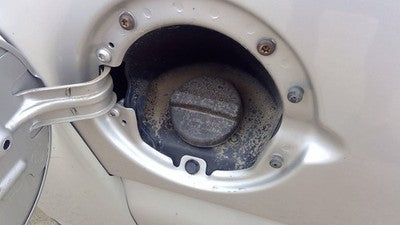 2004-2006 Chevy Tahoe Fuel Filler Neck Assembly With Gas Cap Oem 15078967