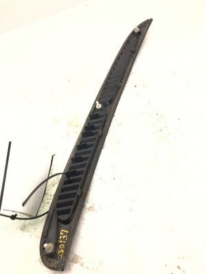 96-04 Nissan Pathfinder Driver Left Rear Quarter Glass Trim Window Moulding Only