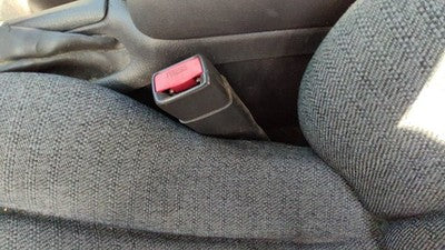 2000-05 Chevy Cavalier Driver Left Front Seat Belt Buckle Receiver Oem Gray 12C