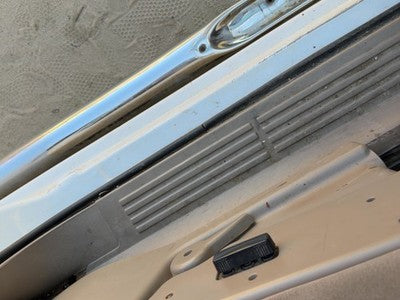 05 Silverado 2500 Driver Left Lower Sill Step Moulding Trim Panel Oem Tan 52D