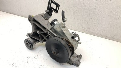 2003 Cadillac Escalade Power Steering Pump With Mount Bracket Oem 6.0L