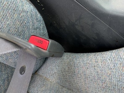 1998-2002 Isuzu Rodeo Passenger Right Front Seat Belt Buckle Receiver Oem