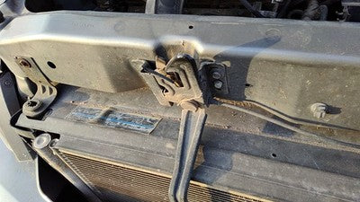 2006-2011 Chevy Hhr Hood Latch Assembly With Bracket Oem 15827364