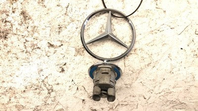 1995 Mercedes E350 Hood Ornament Emblem Front Badge Oem