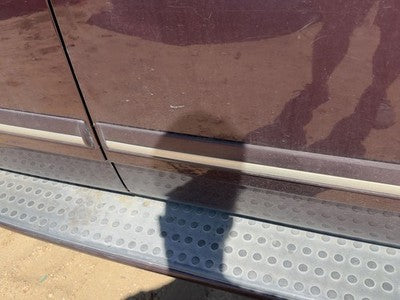 04-05 Durango Passenger Right Front Moulding From Door Trim Strip Molten Red Pr8