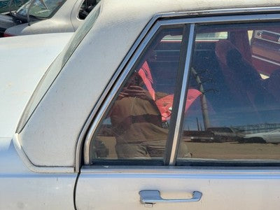 86-91 Olds 88 Passenger Right Rear Vent Window Back Door Glass With Frame Oem