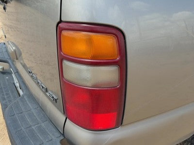 2000-2003 Chevy Suburban Passenger Right Tail Light Brake Lamp Oem Rear 19168991